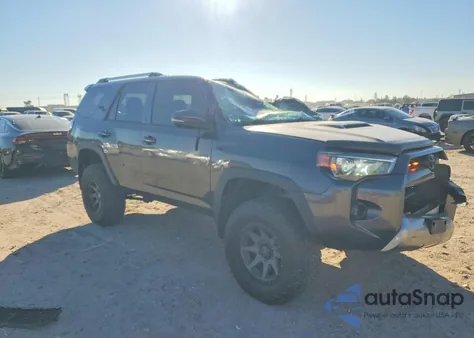 2018 Toyota 4Runner Sr5/Sr5 Premium z USA, uszkodzony, nr VIN JTEBU5JR8J5484961